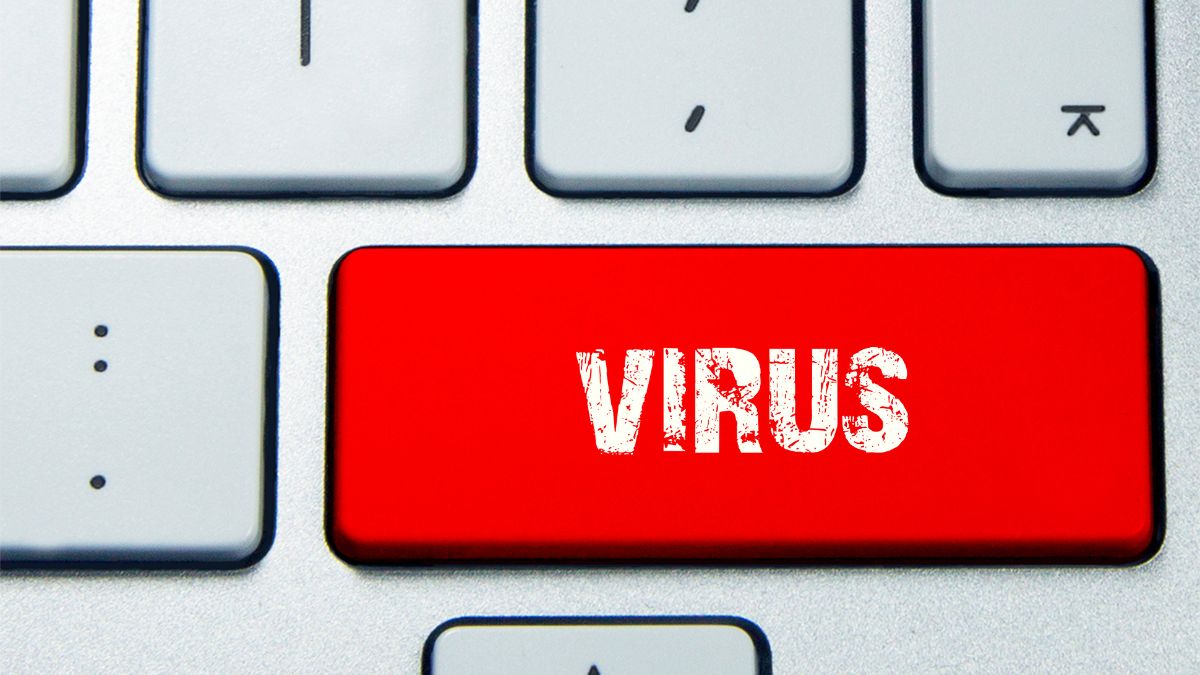 Egy számítógép billentyűzetén piros gomb, rajta a 'VIRUS' felirattal.