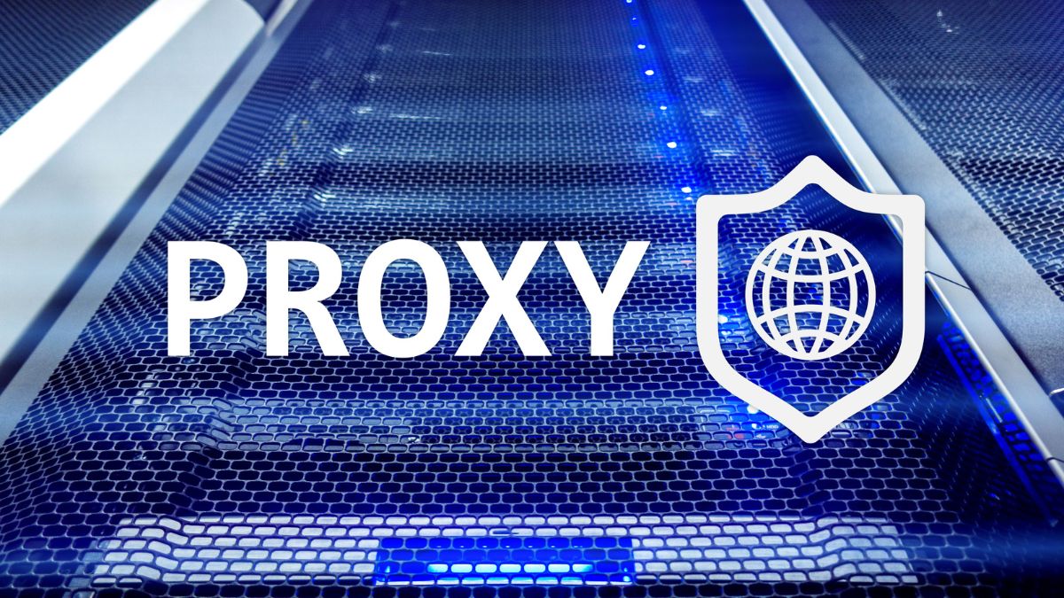 Egy szerverhálózat részlete, kék fényekkel és a 'PROXY' felirattal.