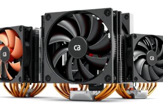 Különböző típusú CPU hűtők, toronyhűtők és kompakt megoldások.