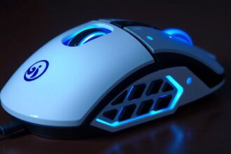 Fehér gamer egér programozható gombokkal és LED világítással