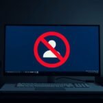 Számítógép képernyő a felesleges programok letiltásával kapcsolatos figyelmeztetéssel.