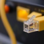 Ethernet kábel csatlakozó egy routeren