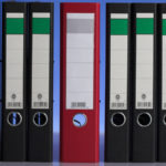 Különböző színű iratrendezők irodai használatra