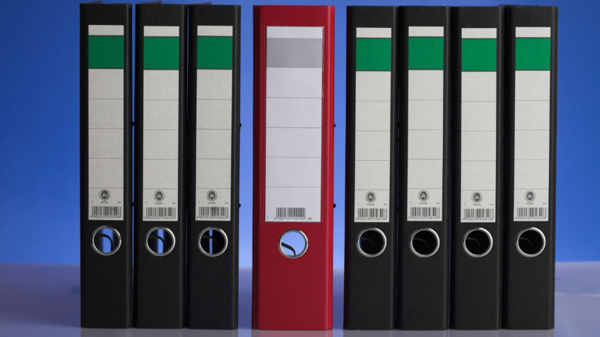 Különböző színű iratrendezők irodai használatra